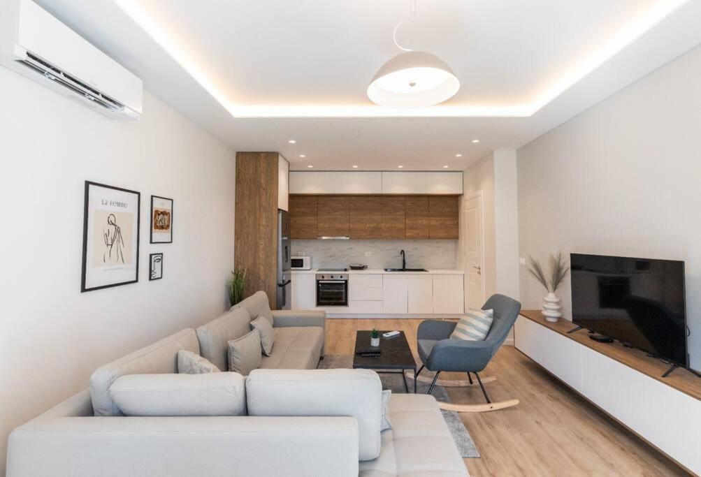 Green Leaf Apartment